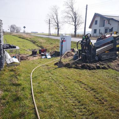 Realizacja przewiertu sterowanego HDD w celu doprowadzenia zasilania - ujęcie 2